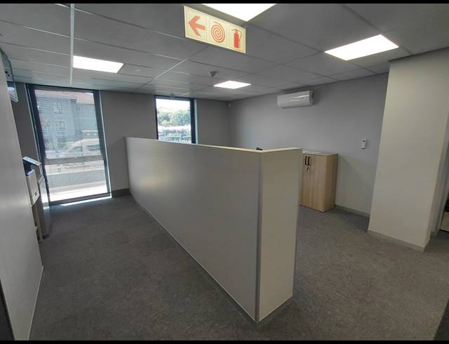1,332M² OFFICE TO LET IN VORNA VALLEY